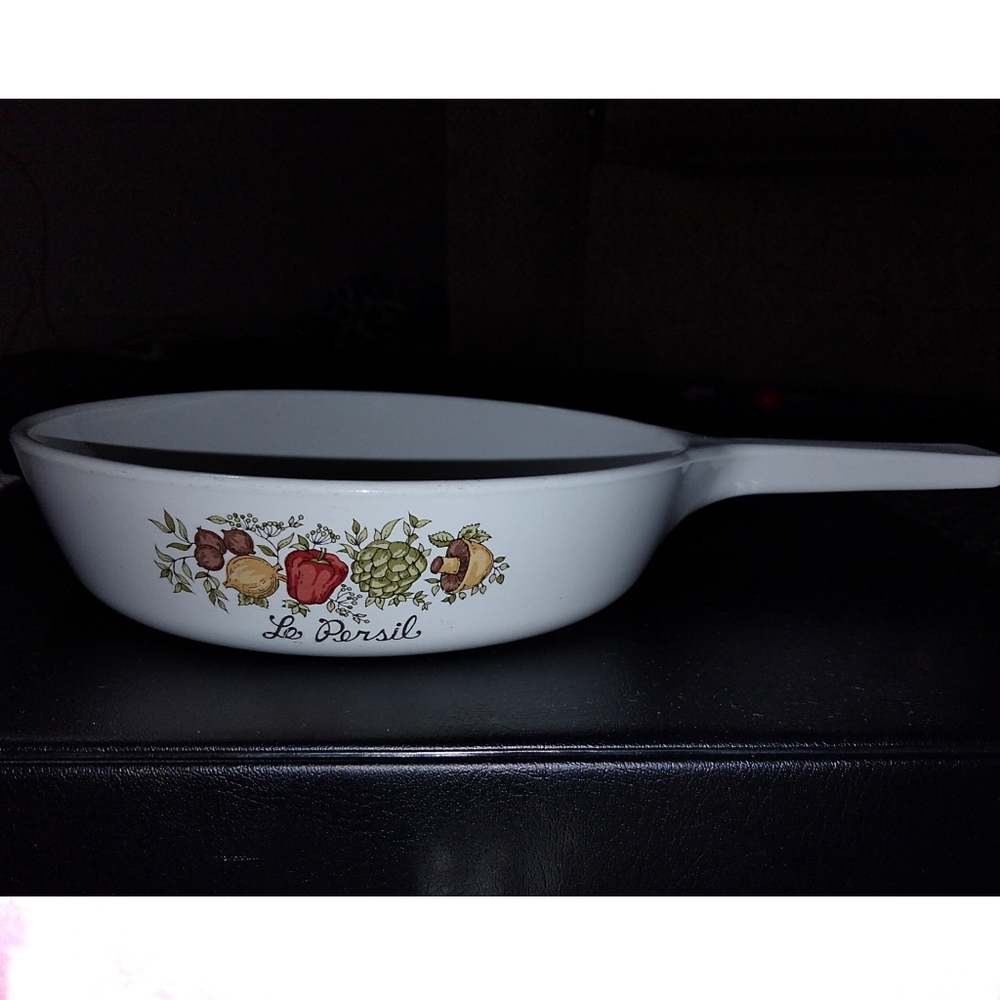 CORNING WARE 6 1/2 INCH RANGE-OVEN-MICROWAVE